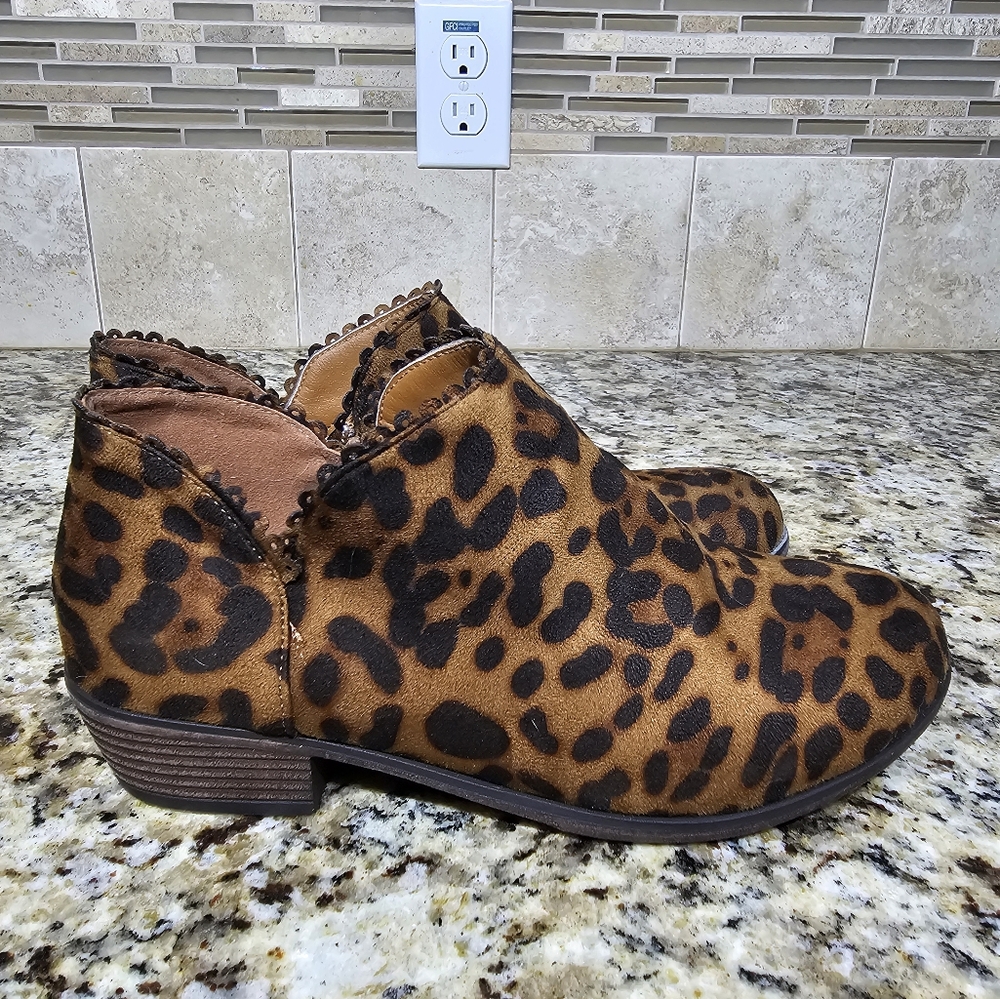 Womens Sz 8.5 Vintage Leopard Brand Ankle Booties Western Causal Animal Print